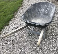 Agri-Fab Single Wheel Poly Wheelbarrow wood handles plastic tub bowl agrifab