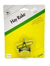 1/64 John Deere Hay Rake, Green & yellow