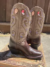 NEVER WORN TONY LAMA 7.5 WOMENS BOOTS