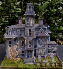 ADDAMS FAMILY HOUSE & CEMETERY DIORAMA~HO SCALE ABANDONED HOUSE~HAUNTED HOUSE