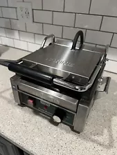 Waring WPG 150Commercial Panini Press w/ Grooved Cast Iron Plates 120V