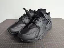 US9 - WMNS Nike Air Huarache Triple Black DH4439-001 (no lid)