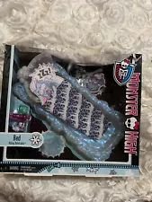 2012 Monster High Abbey Bominable Bed Playset