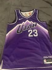 Nike Mens 2023-24 City Edition Utah Jazz Lauri Markkanen Swingman Jersey L NWT