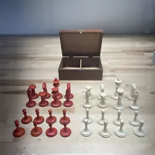 Early - Wood Or Bone Red & White Chess Pieces 2.25” Kings 32 Pieces With Box