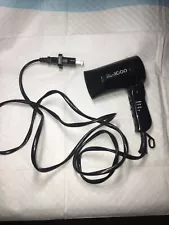 HAIR DRYER 110V / 220V.