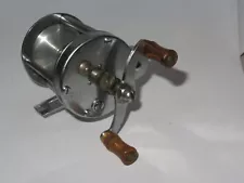 Vintage Pflueger Skilkast No 1953 Baitcasting Level Wind Fishing Reel