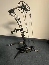 Mathews LIFT 29.5 Black Riser/Optifade II Limbs