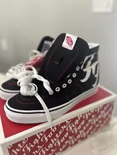 M7, W8.5- VANS Foo Fighters x Sk8- High 25th Anniversary