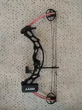 Hoyt Ruckus Jr Compound Bow Easy Draw Bow For Young Archers Right Hand Pink Camo