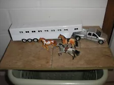 1:32 Dodge Ram 3500 dually Pickup Truck Horse Trailer w/ 3 Horses FOR PARTS