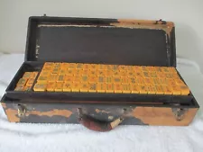 VINTAGE BUTTERSCOTCH BAKELITE 152 TILE MAHJONG SET WITH RACKS