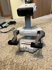 Nintendo NES R.O.B. Rob the Robot-Robotic Operating Buddy Original 1985