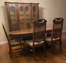 ANTIQUE DINNING ROOM TABLE SET, WITH 2 PART LIGHT BOX HUTCH AND 6 PERFECT CHAIRS