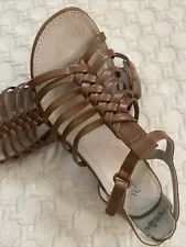 Wear. Ever by Bear traps Alma sandals womens size 9M strappy sandal