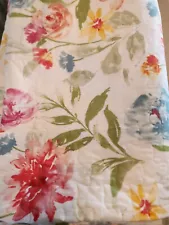 Floral Patterned Reversible Comforter With Shams