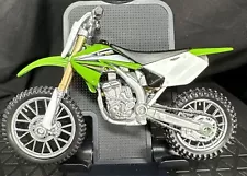 Maisto Kawasaki Diecast & Plastic Toy Motorcycle Dirt Bike Green 4.75"