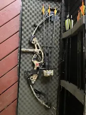 Hoyt Compound Bow ZR200 Camouflage With Arrows And Hard Case Lot Righthand