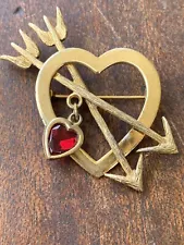 VTG Gold Tone Hearts & Arrows Red Rhinestone Costume Jewelry Brooch Cupid Love