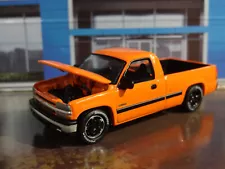 1999-2007 CHEVY SILVERADO PICKUP TRUCK 1/64 SCALE DIECAST DIORAMA MODEL R