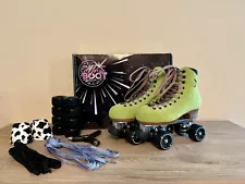 Perfect Condition Moonlight Roller Skates Size 7 in **Peridot** + Extras