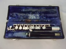 GEMEINHARDT C PICCOLO + GEMEINHARDT CASE ELKHART, IND. U.S.A.