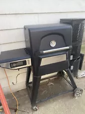 Gravity Series® 1050 Digital Charcoal Grill + Smoker