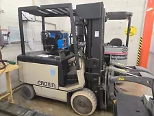 Crown Electric Clamp Forklift with Cascade clamp