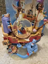 BEAUTIFUL NIB DISNEY SNOWGLOBE