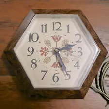 Vintage Westclox Frolic Retro Country Cabin 26395 Hexagon Kitchen Wall Clock