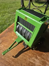 John Deere 567 round baler Diecast Toy Model 2801Q