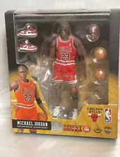 Medicom Toys MAFEX No.100 NBA Chicago Bulls Michael Jordan Figure