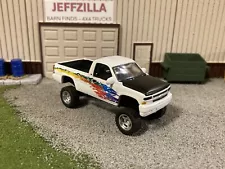 2000 Chevy Silverado 1500 Lifted 4x4 Truck 1/64 Diecast Custom Johnny Lightning