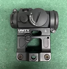 Aimpoint T2 with Unity Fast Mount (and original packaging)