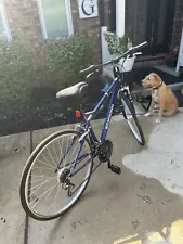 Woman’s Hybrid Schwinn Third Avenue Blue Bicycle