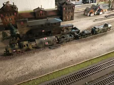 KLEINBAHN, WWII MILITARY STEAM ENGINE 80028 WITH FOUR WAGONS, SCALE HO