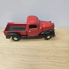 1941 PLYMOUTH PICKUP TRUCK RED/BLACK 1:24 OPENING HOOD & DOORS Pre-owned