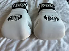 Cleto Reyes Boxing Gloves 18 oz Leather White