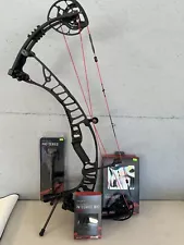 Hoyt Z1S RH Blackout 60-70lb 28.5”-30” With Rest, Quiver, Stabilizer, Go-Stix