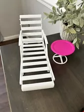 Barbie Doll 1 White Pool Lounge Beach Chair And 1 Table ( Disassembled )