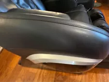 COZZIA FULL BODY/ZERO GRAVITY MASSAGE CHAIR