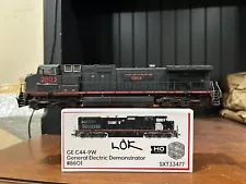 HO Scale Scaletrains Custom CEFX Dash 9-44CW diesel locomotive 2803