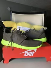 Nike Men’s Roshe One Green Size 9.5 Volt Athletic Running Shoes Sneaker Trainers