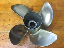 Mercury Revolution 4 17 Pitch Right Hand Propeller