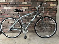 GIANT MENS CYPRESS LX 27-SPEED SILVER MOUNTAIN BIKE