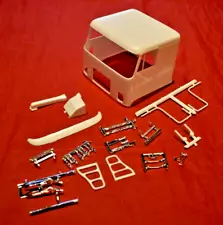 AMT GMC Astro 95 Cab Parts 1/25