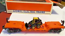 LIONEL FLATCAR WITHE ERTL NEW HOLLAND LOADER 6-16958 IN BOX ( EXC)