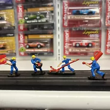 ACTION GUYS! TYCO Car 'n Crew Hot Wheels Pit crew - 4 VARIOUS CREW MEN