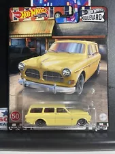 Hot Wheels Premium Boulevard #50 Volvo P220 Amazon Estate