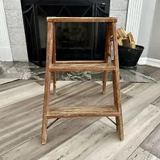 VINTAGE WERNER WOODEN 2 FOOT STEP LADDER PRIMITIVE RUSTIC FARMHOUSE W-130-4 USA